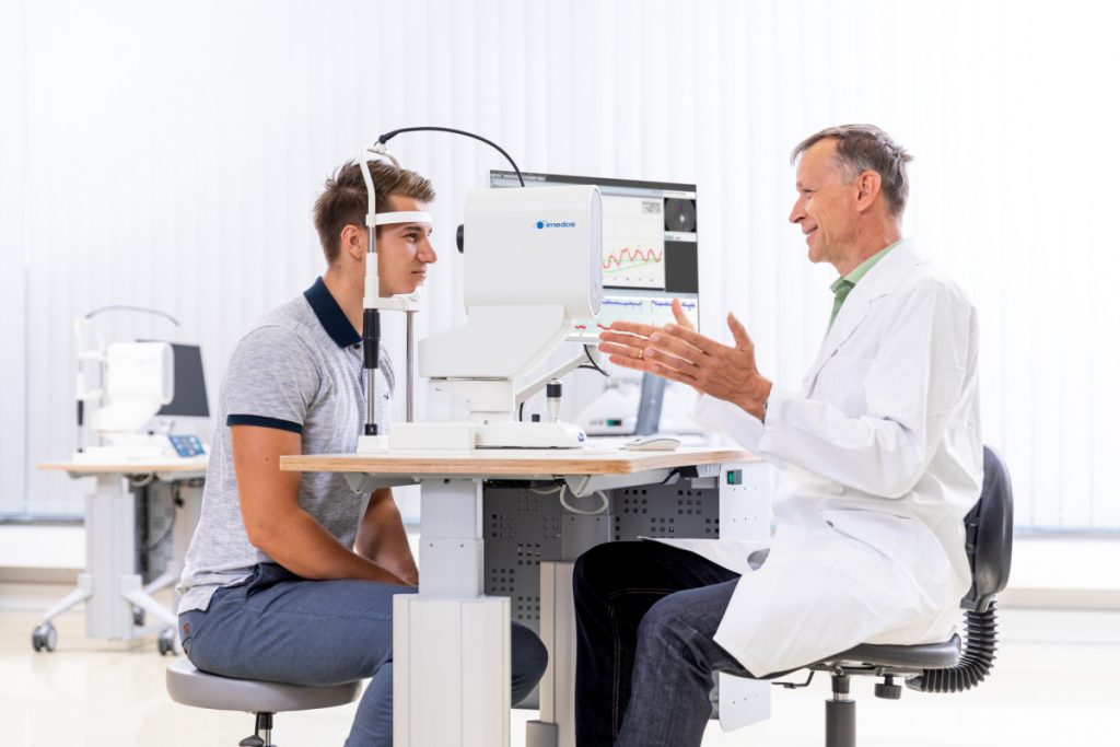 Patient consultation with the Imedos Dynamic Analyzer System